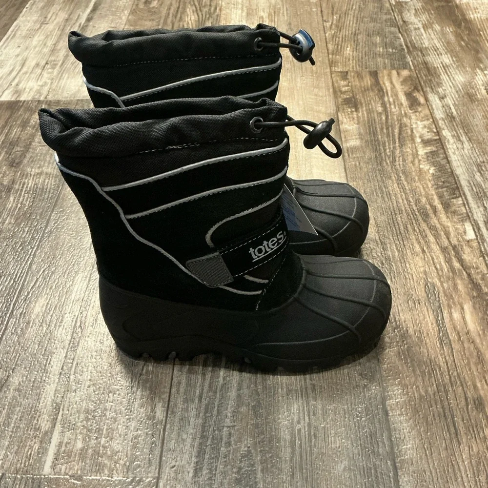 Totes Kids Black and Gray Snow Boots Size 1